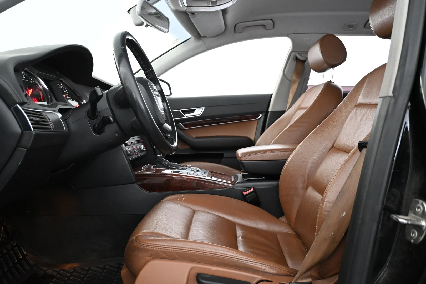 Car Image - 6QY0sxa5MjaTUbjuTIXbFM