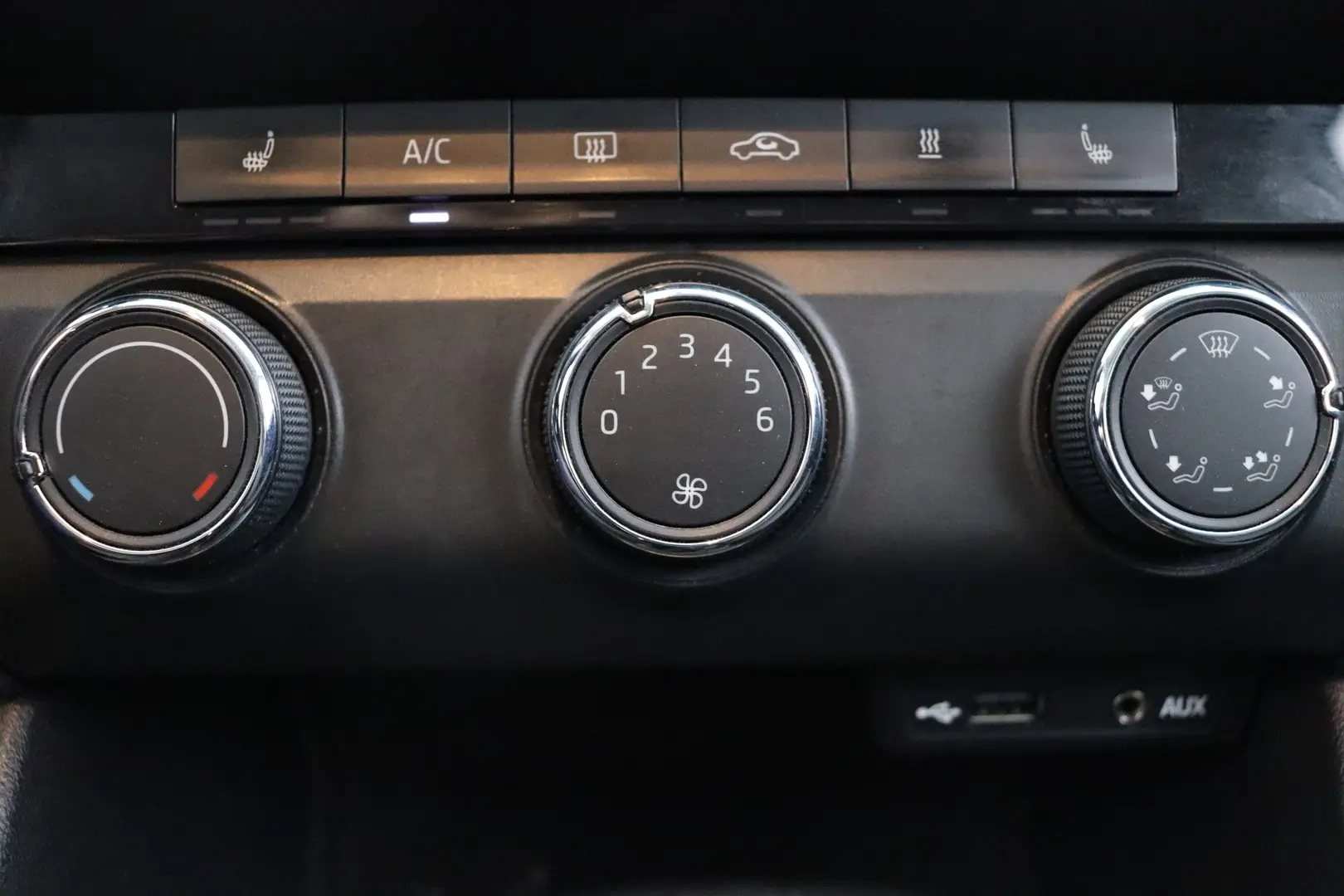 Car Image - V5BxMnSBEgLQF4Nqrz0Ak