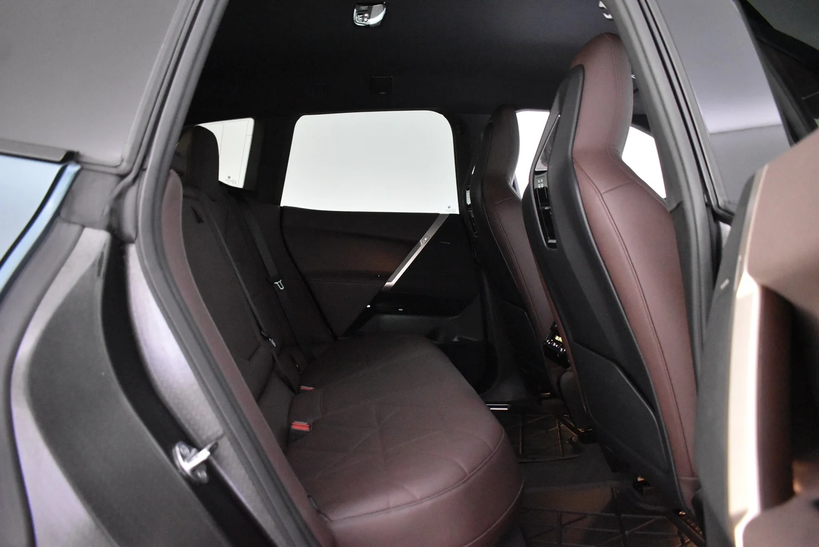 Car Image - 7uiWzLOeFsfXRGRPJAyndb