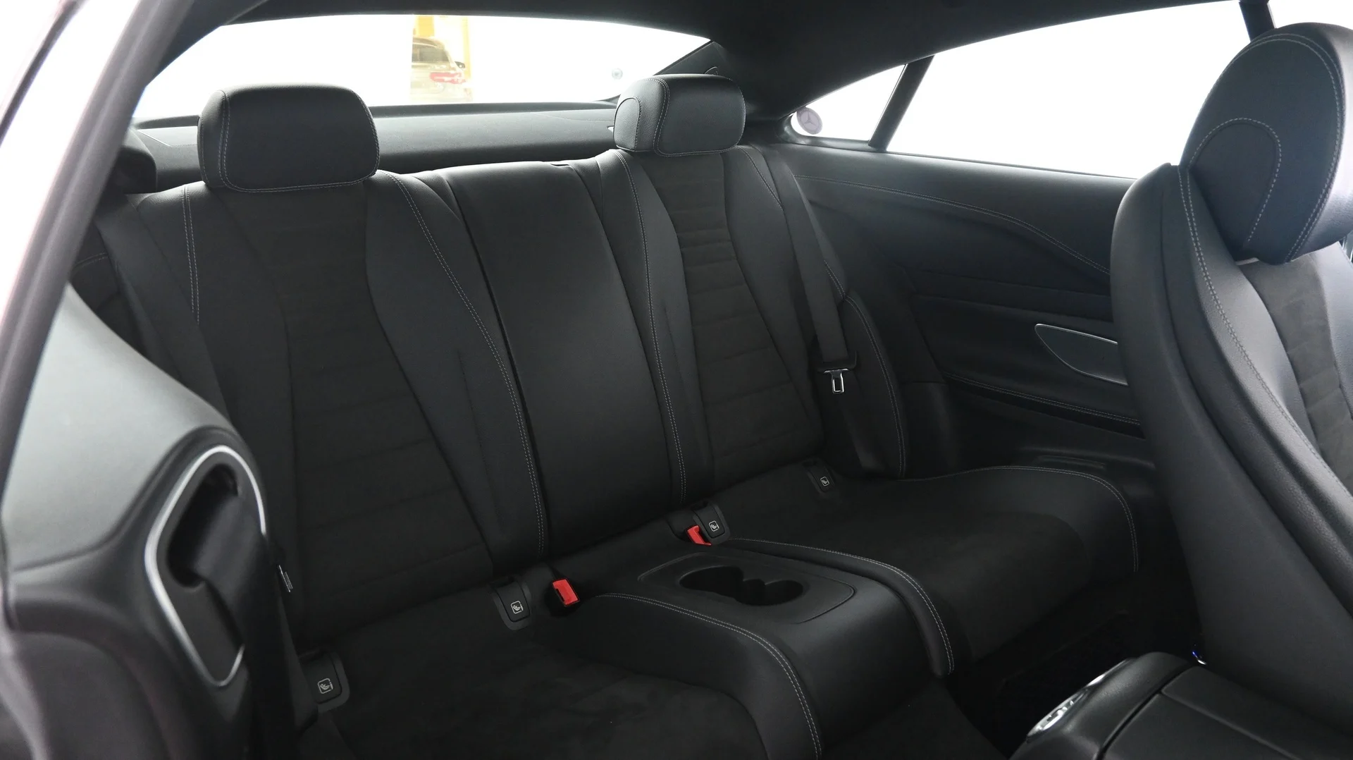 Car Image - 4YkzpIhcEmOtJVZ2lkg8Mb