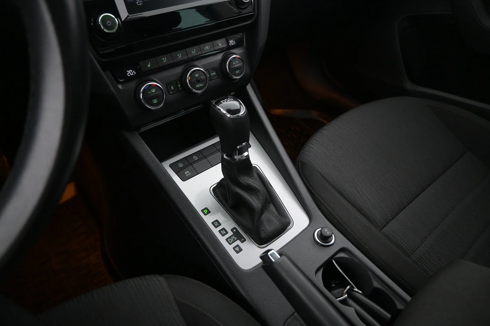 Car Image - 1rSiDcLSTNHVlCr4YYGnd0
