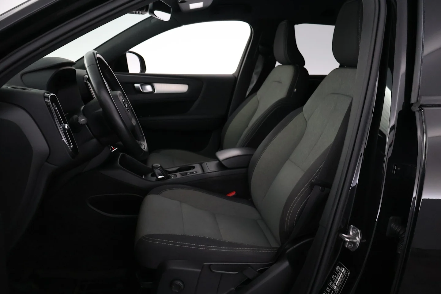 Car Image - bKW2yekrLAqCWqtBVZbd8