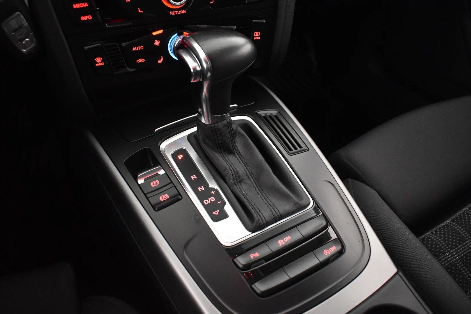 Car Image - F2QE29ZCH6Ply35t4jlJ1
