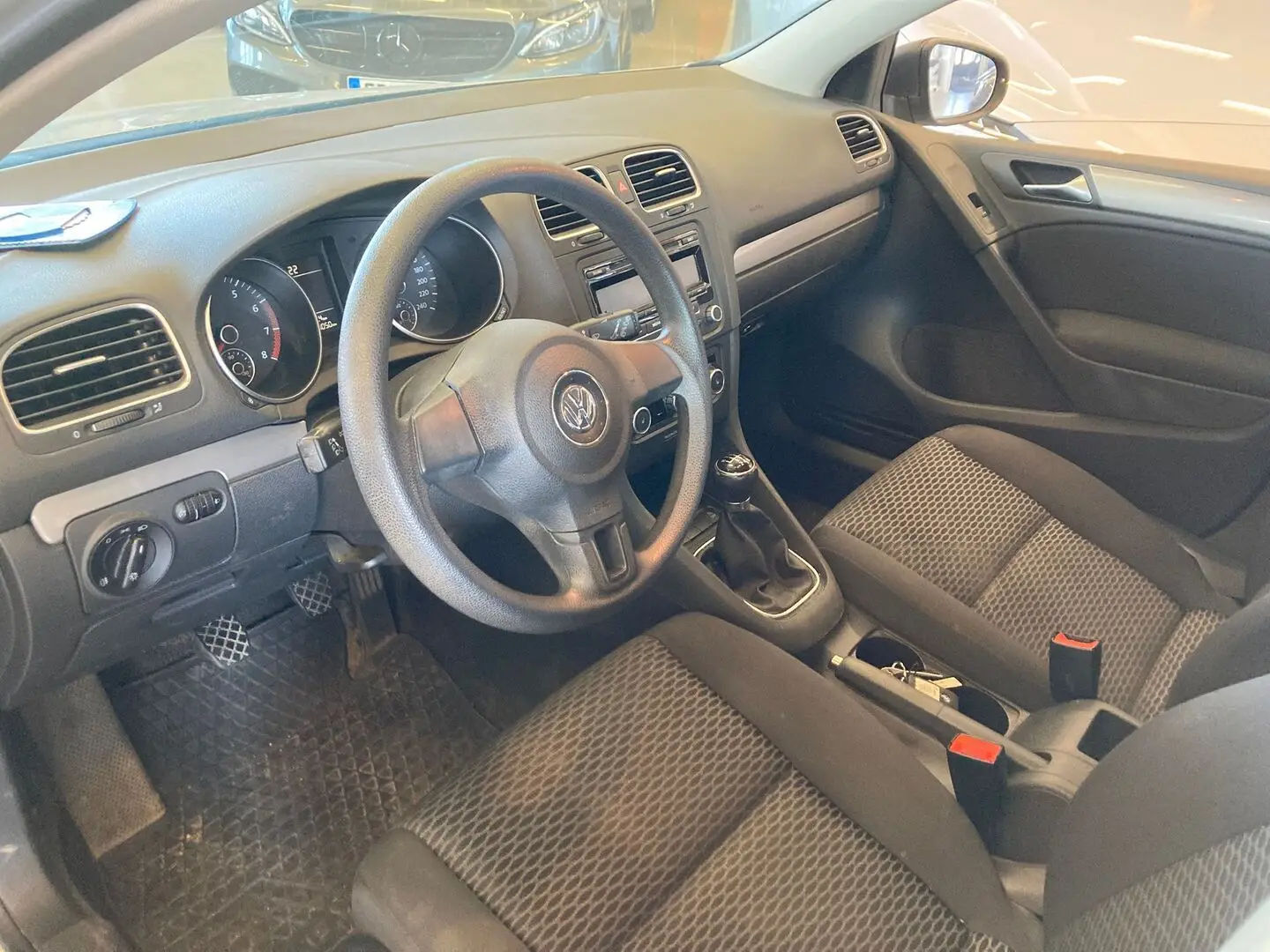 Car Image - 6geanW5lDNkL8ojHJ8r3hw