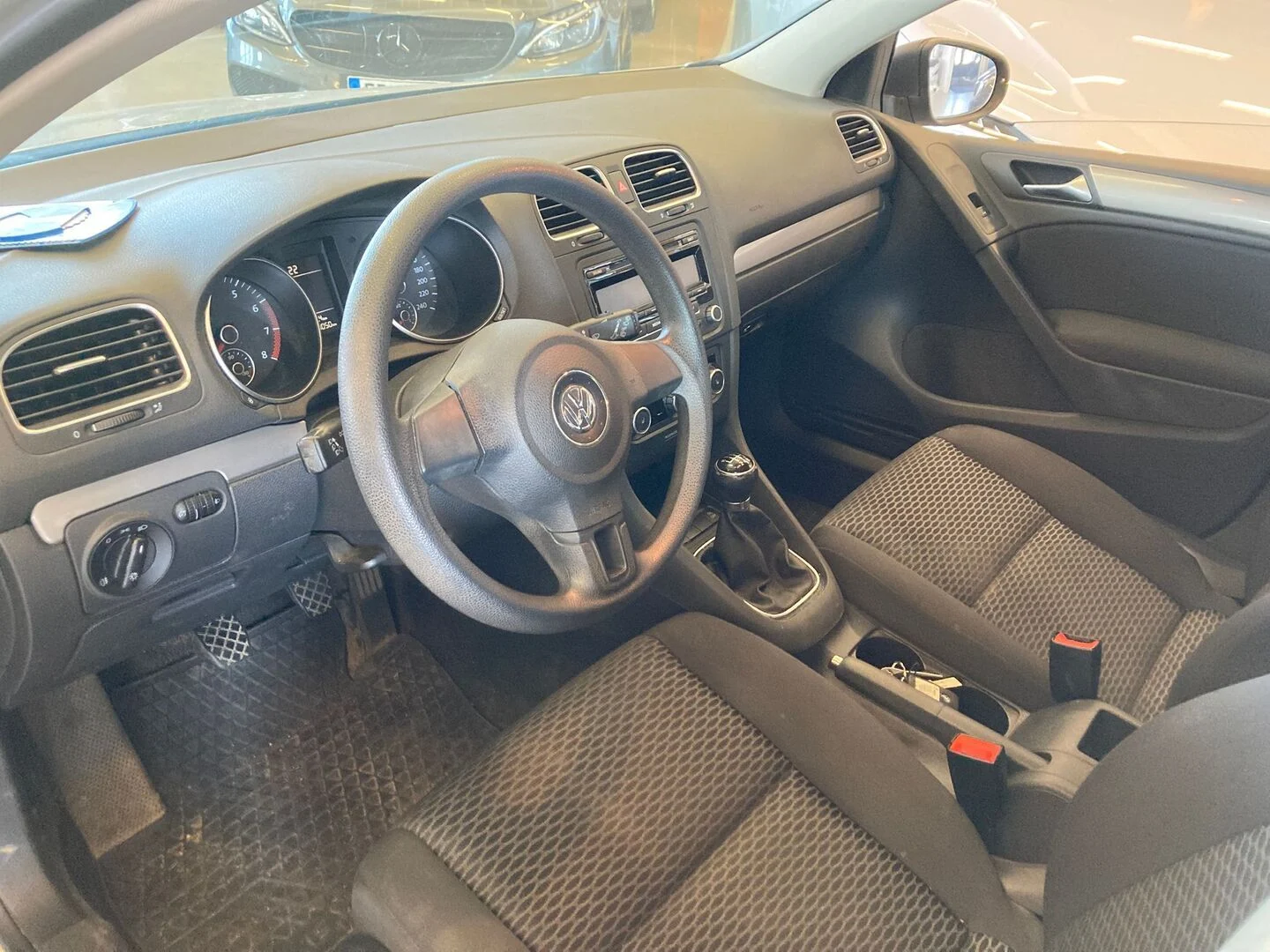 Car Image - 6geanW5lDNkL8ojHJ8r3hw