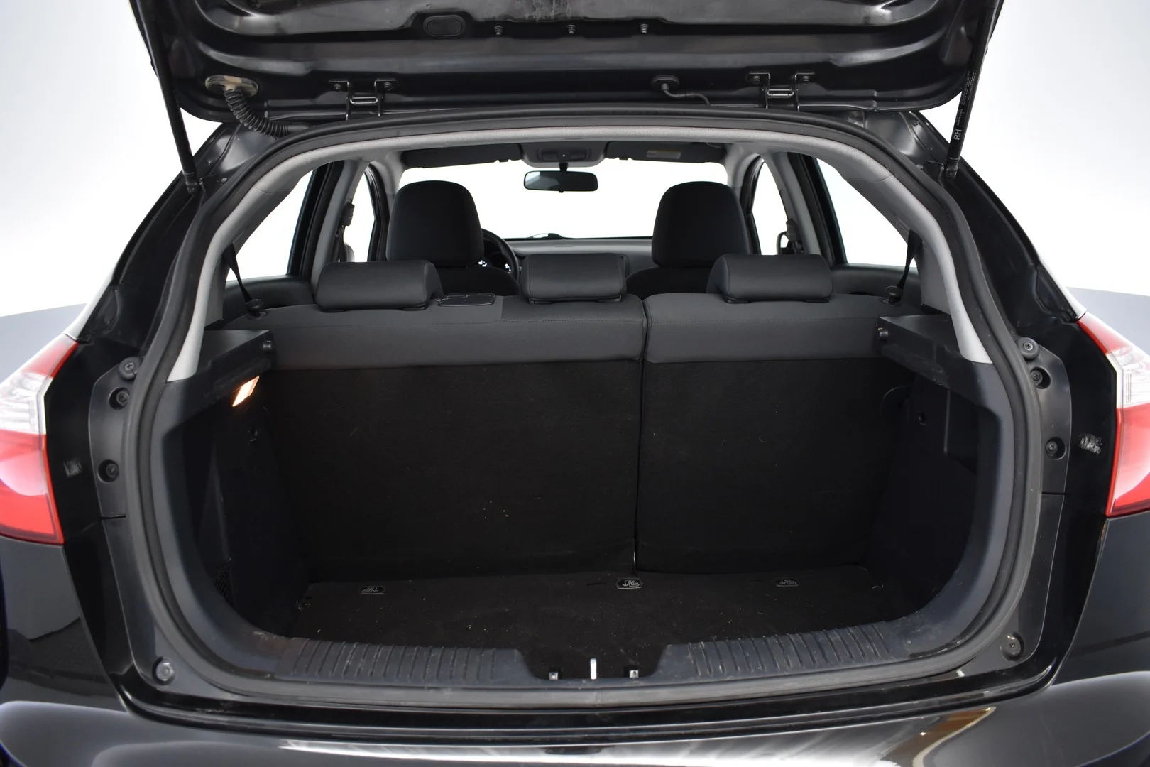 Car Image - 2jKfAKmScPBE3S6F2HcDD9