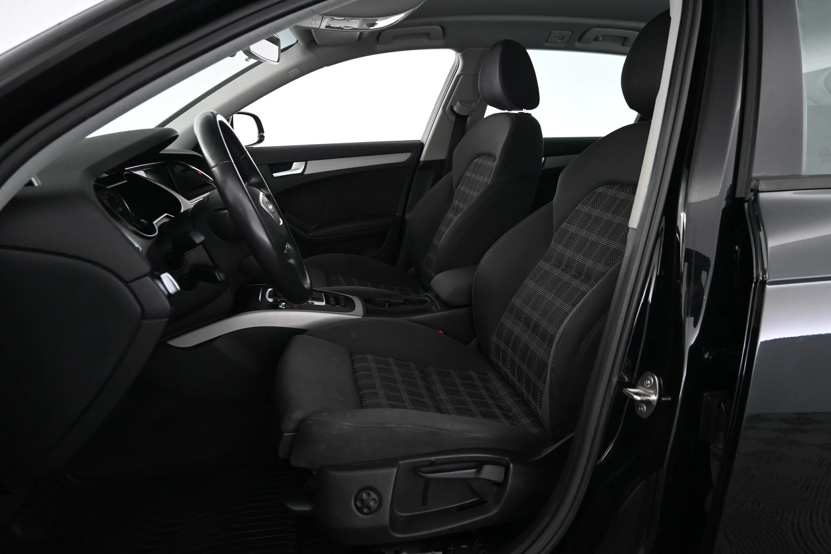 Car Image - 3LcsJviM5yddLIoJbDtEsc