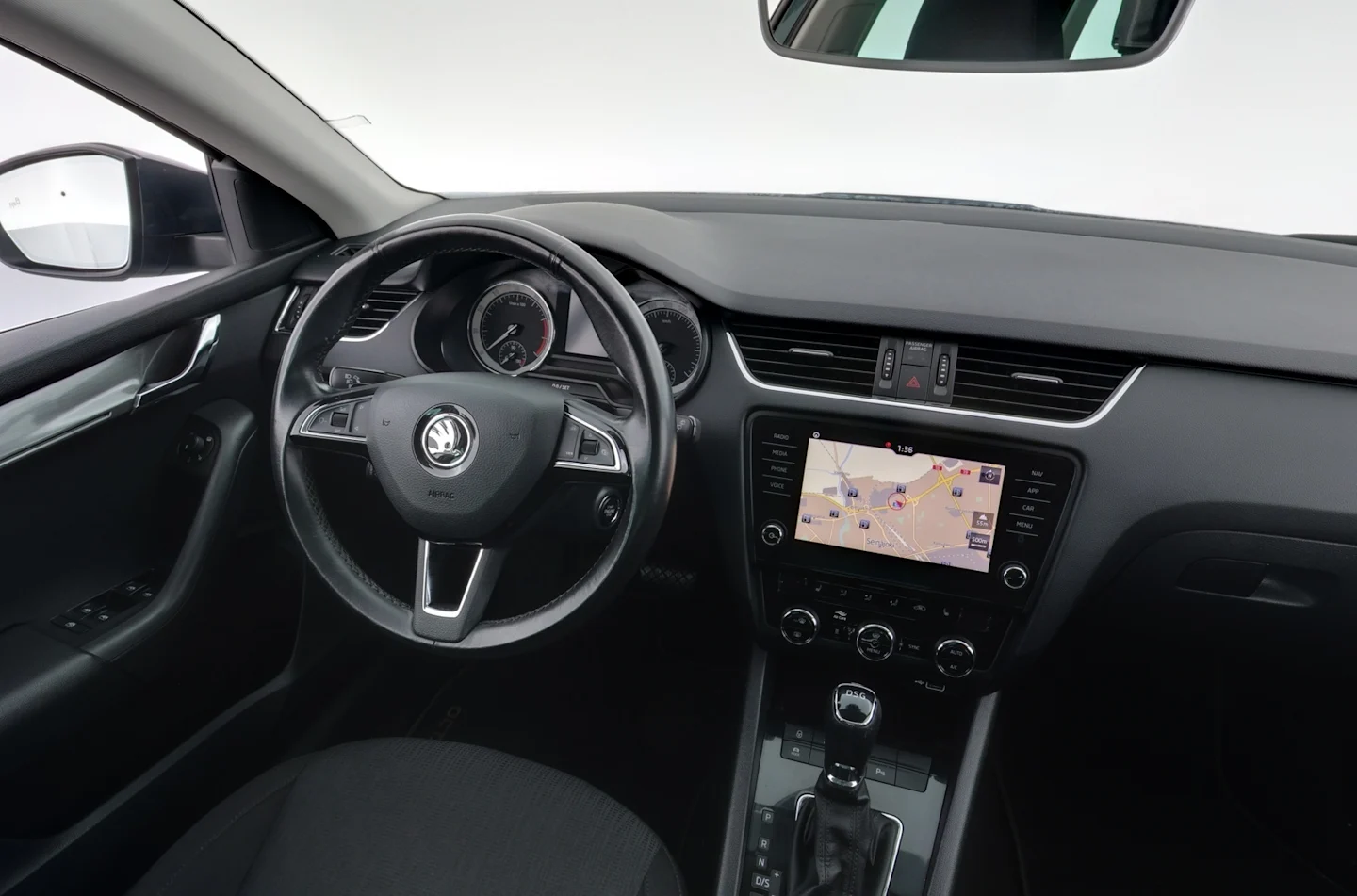Car Image - 2w1N4dw5wkCBVg90khWsTi