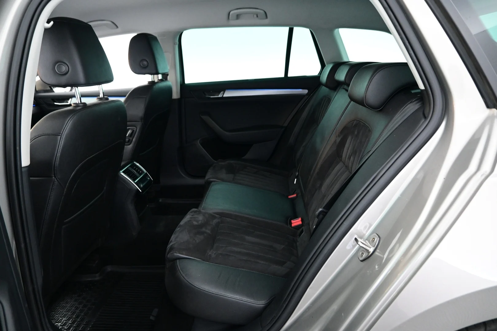 Car Image - 5RikyKC4zZSYWyjH7PPVjT