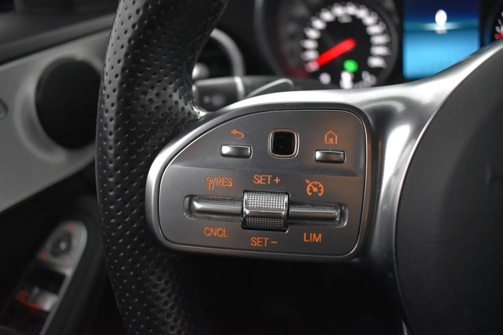 Car Image - 31XrpkA2Ivm7eD9bXFJ07c