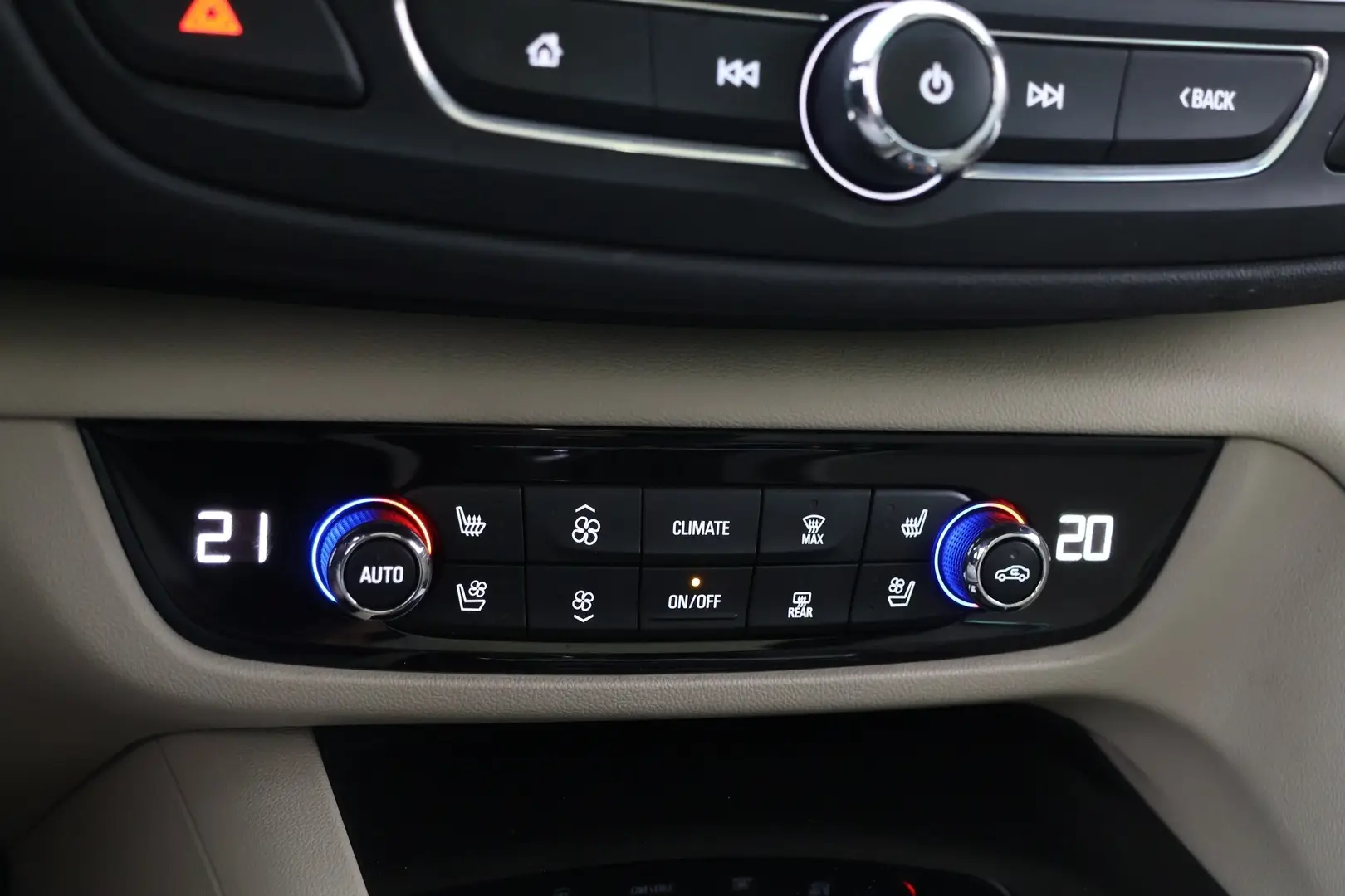 Car Image - 187iDpM8MbcMVm03uvrl65