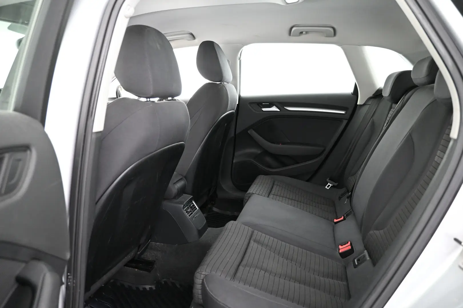 Car Image - 4U4EQKwDX3VPUfxxL0tqkM
