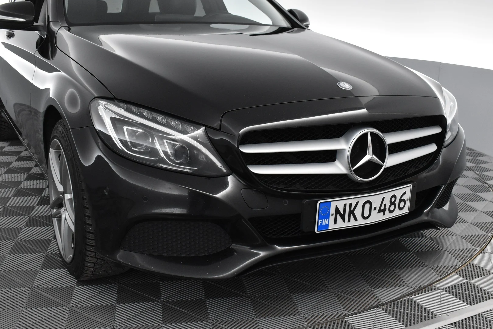Car Image - ifeLo4KNeiWyfaKPE7Fpo