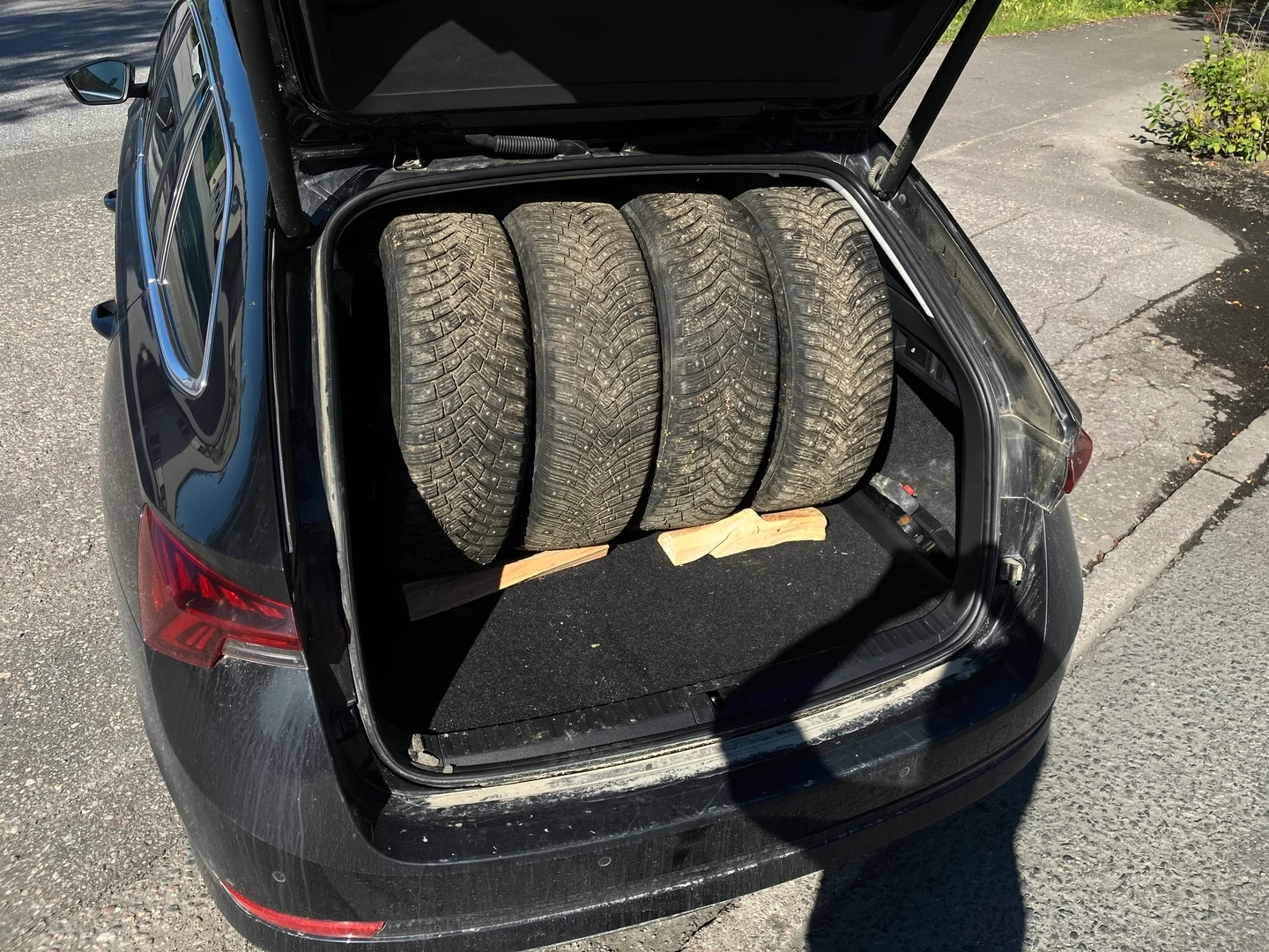 Car Image - 2wXlpHmiWDAeAxRTkwaCC0