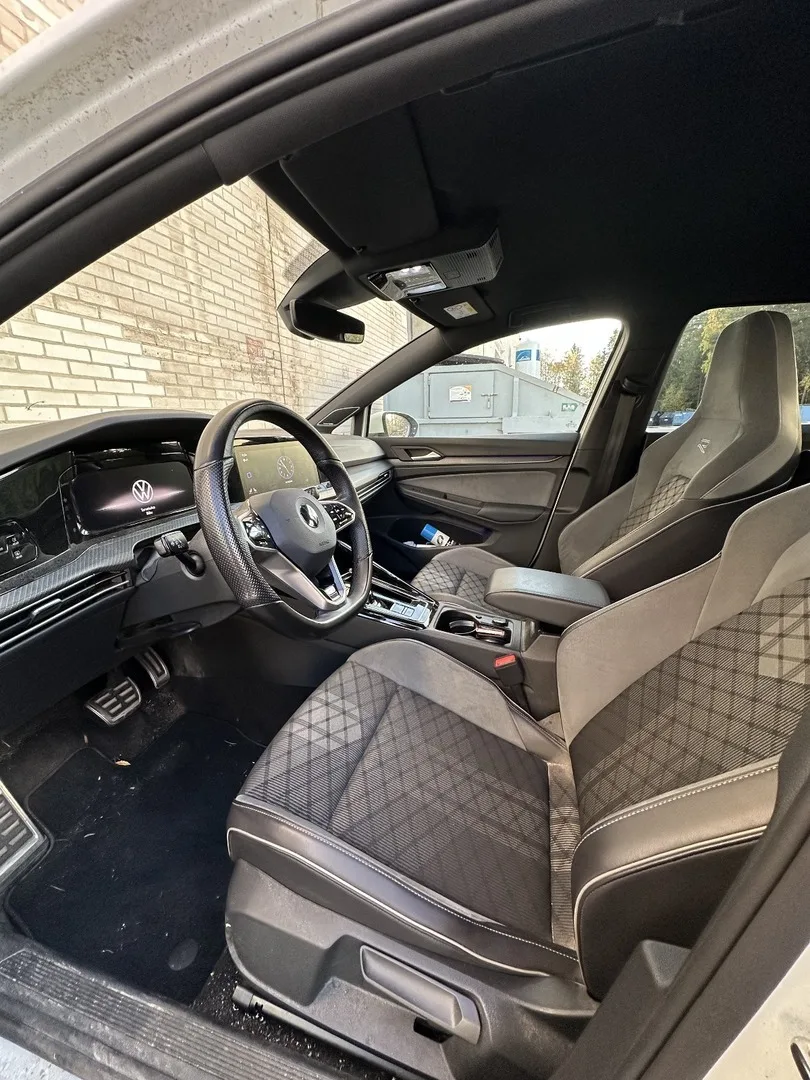 Car Image - 4LlNDNqzbAFkJriyrWnvTf