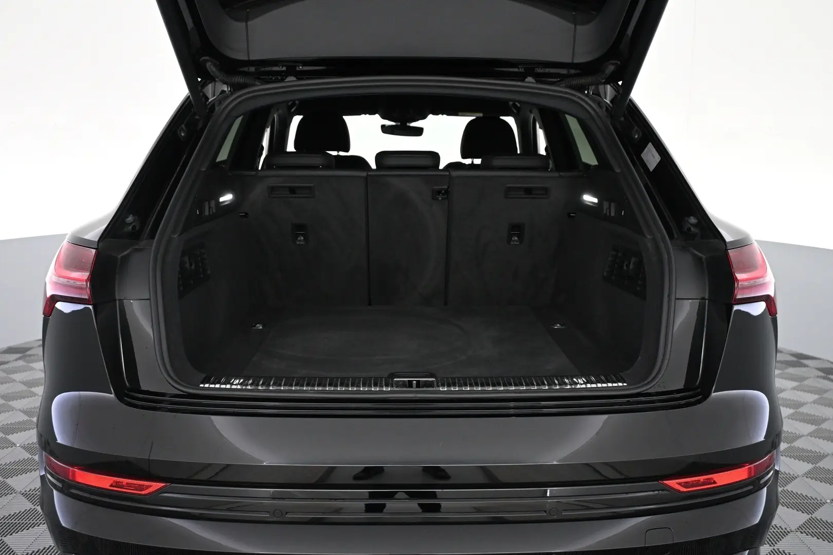 Car Image - 6LvkYvJfHlTz20ZEr3k0ji