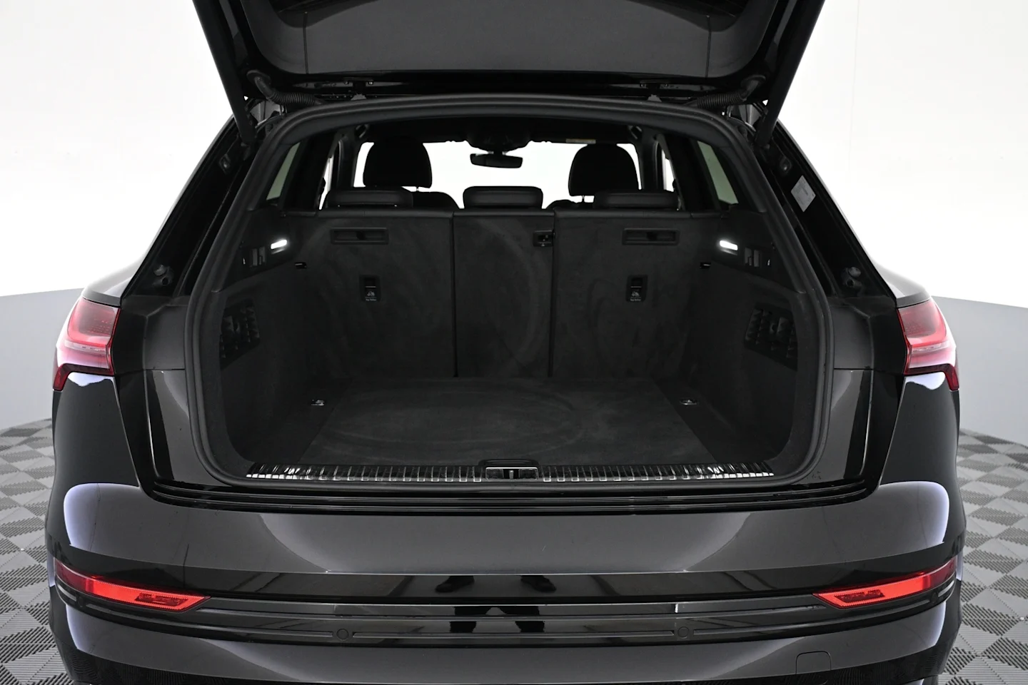 Car Image - 6LvkYvJfHlTz20ZEr3k0ji