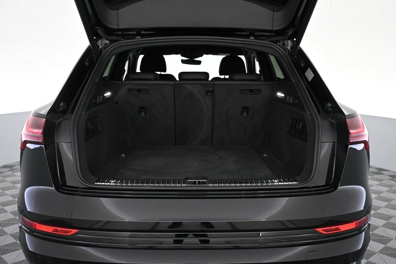 Car Image - 6LvkYvJfHlTz20ZEr3k0ji