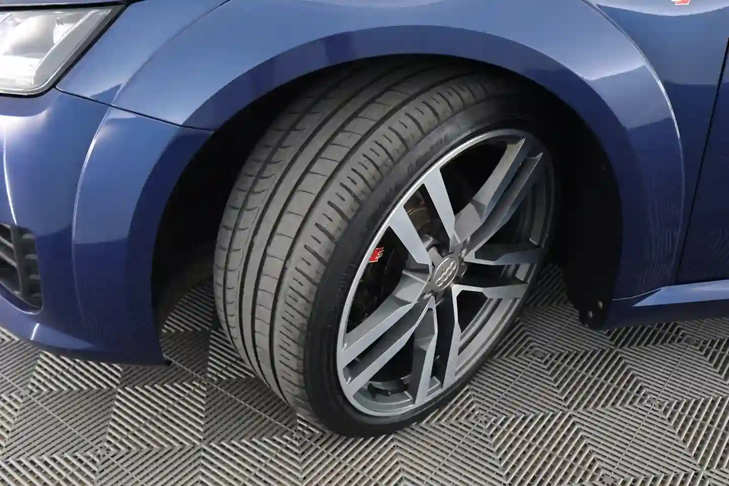 Car Image - 1jj5ft1JZMi6ZrBJvNFYRz