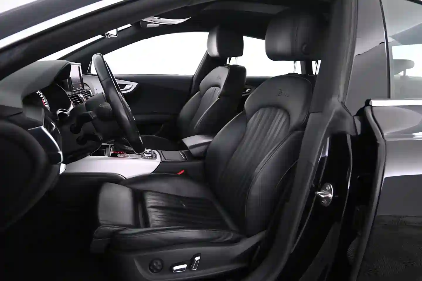 Car Image - 4vZA4TXxZTKUvXRzIKnhdy