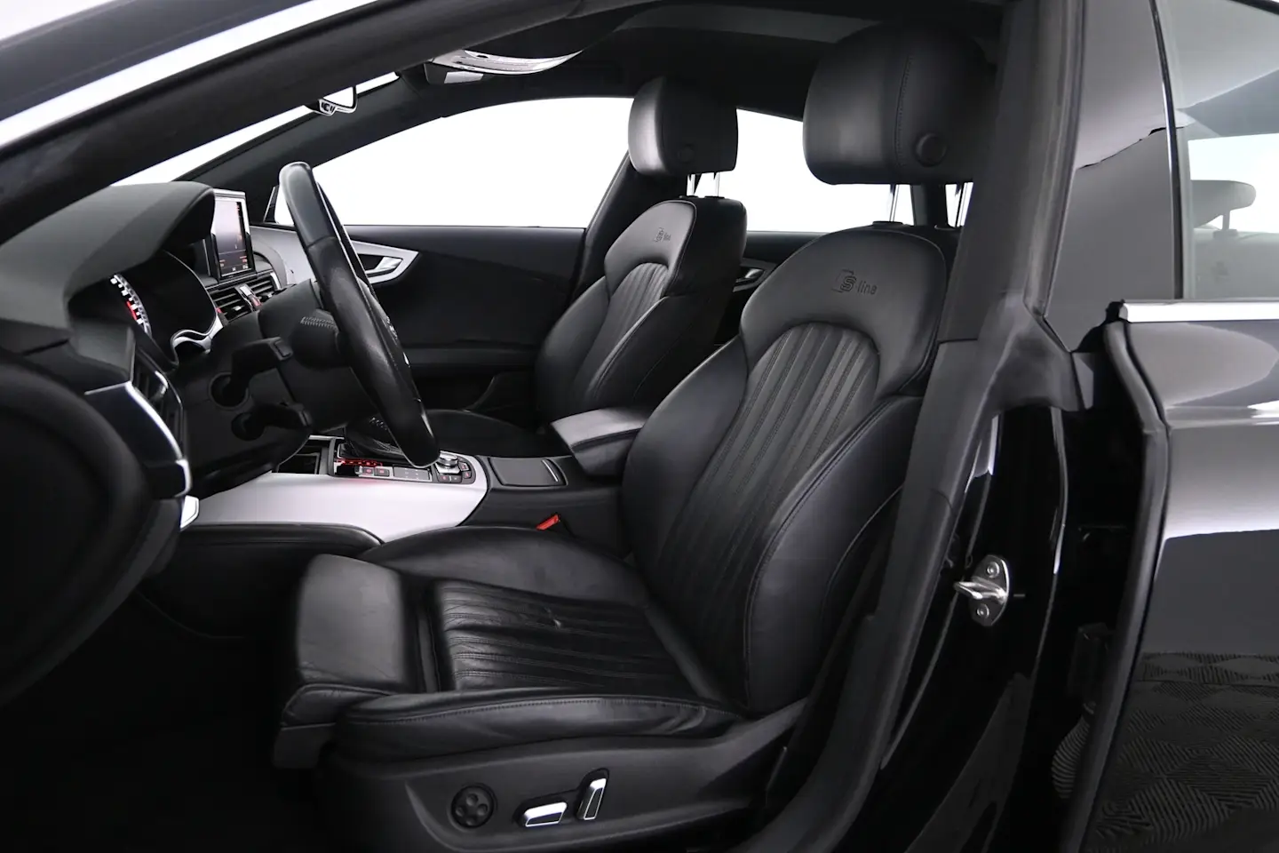 Car Image - 4vZA4TXxZTKUvXRzIKnhdy