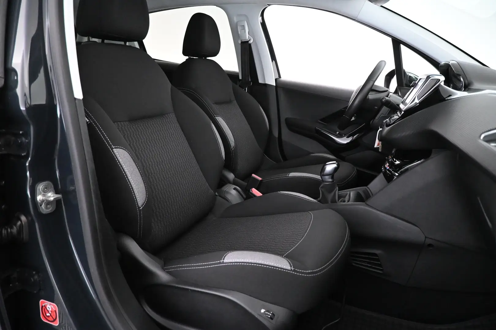 Car Image - 6khP1Ru71VbpIbLJ4Sx04C