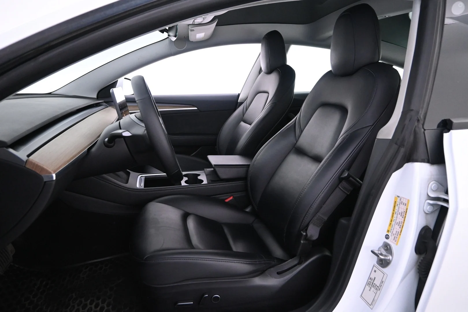 Car Image - 723ZzsOpdb2dCUgMDr81M