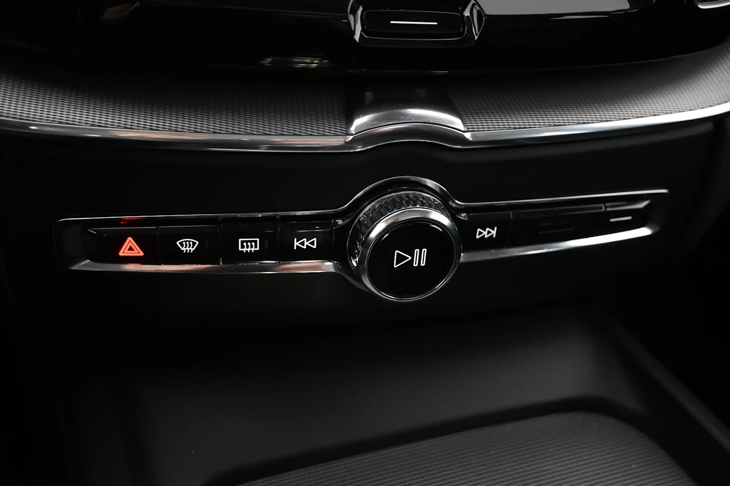 Car Image - 4jD3Rw17j9RaCAW24IcT8s