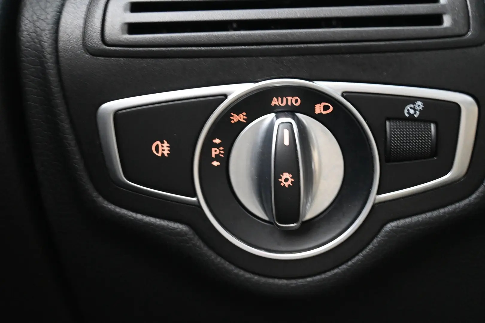 Car Image - 6dVAVa2QdXAyjtUO5Q7m2l