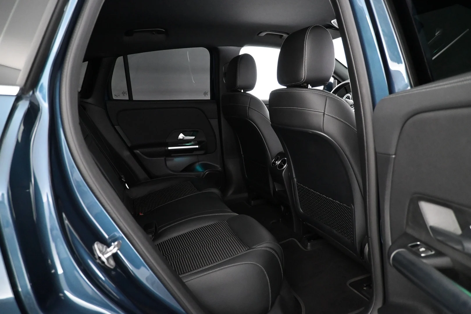 Car Image - 2T7IF9oAU3XIHAlm3c95wI