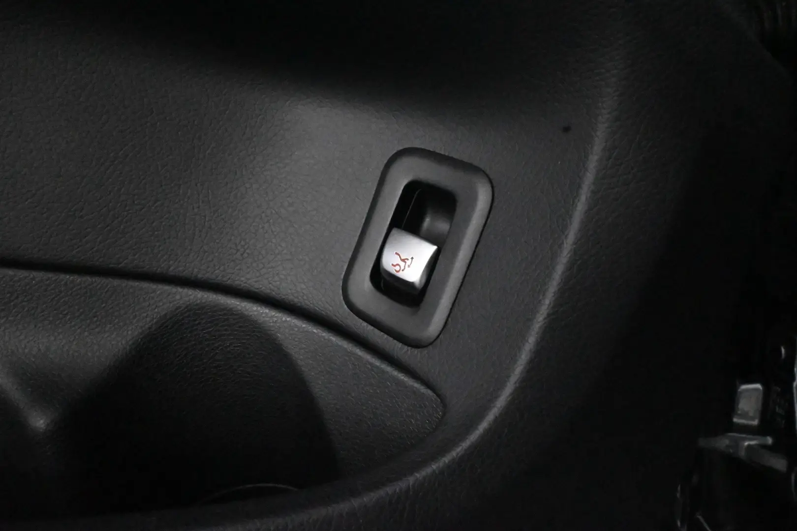 Car Image - 2flsIzprQ56dMlDvkICPzx