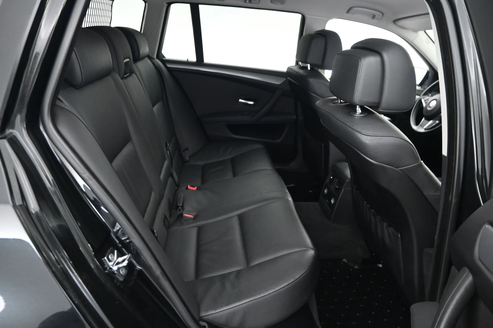 Car Image - 45L9taAcQMNZaRISZLudPR