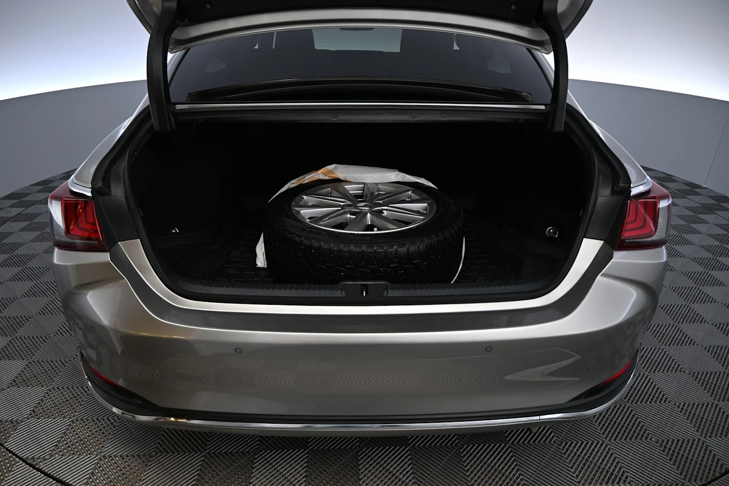 Car Image - CGBPHmOPNteaIdbEZN2fb