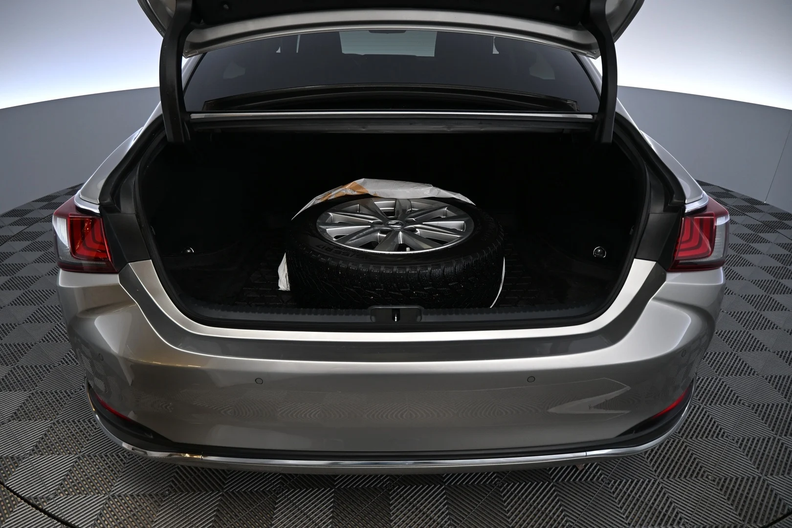 Car Image - CGBPHmOPNteaIdbEZN2fb