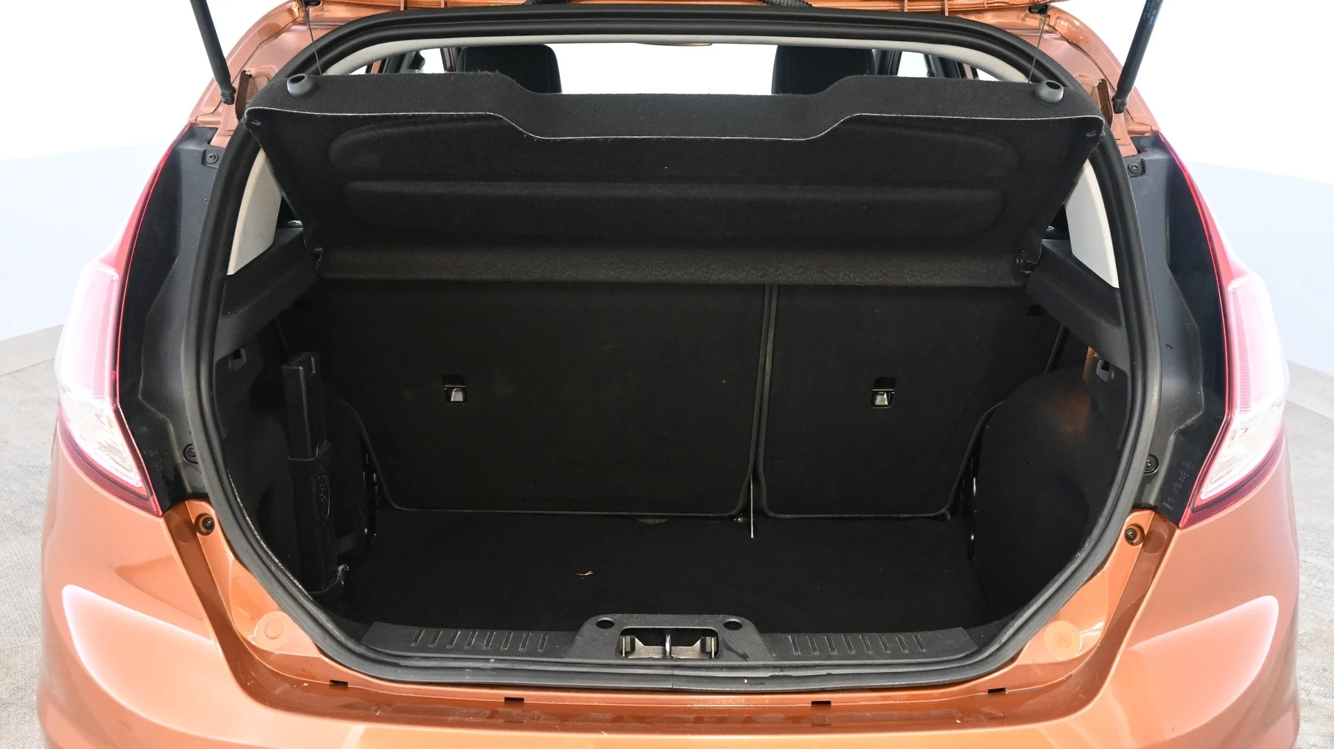 Car Image - jpNwPXKuBlpNTH0cZU3xm
