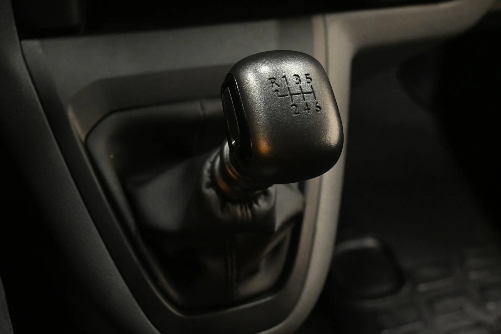 Car Image - 4XAQJJUFvXG1uoAoQndO8X