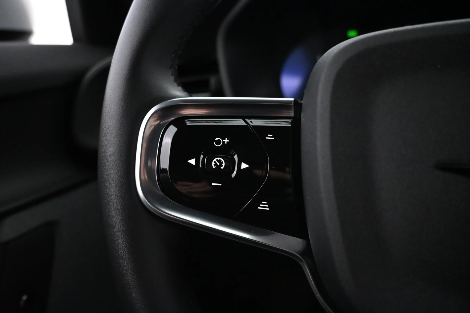 Car Image - 6RJY0RWjSArea1t7BtKLMz