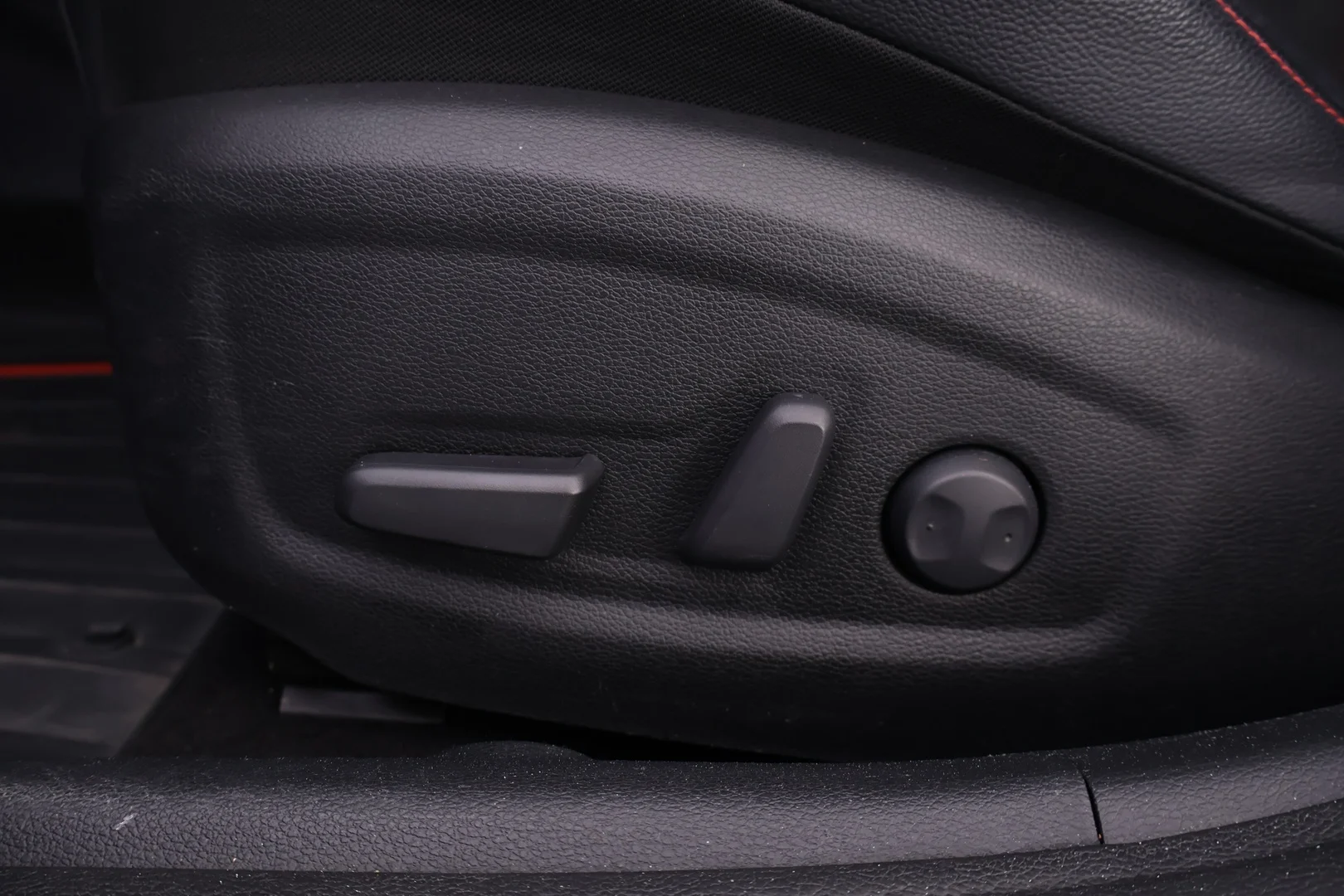 Car Image - 4kbrgE6jCznhbVpOcwpkuP
