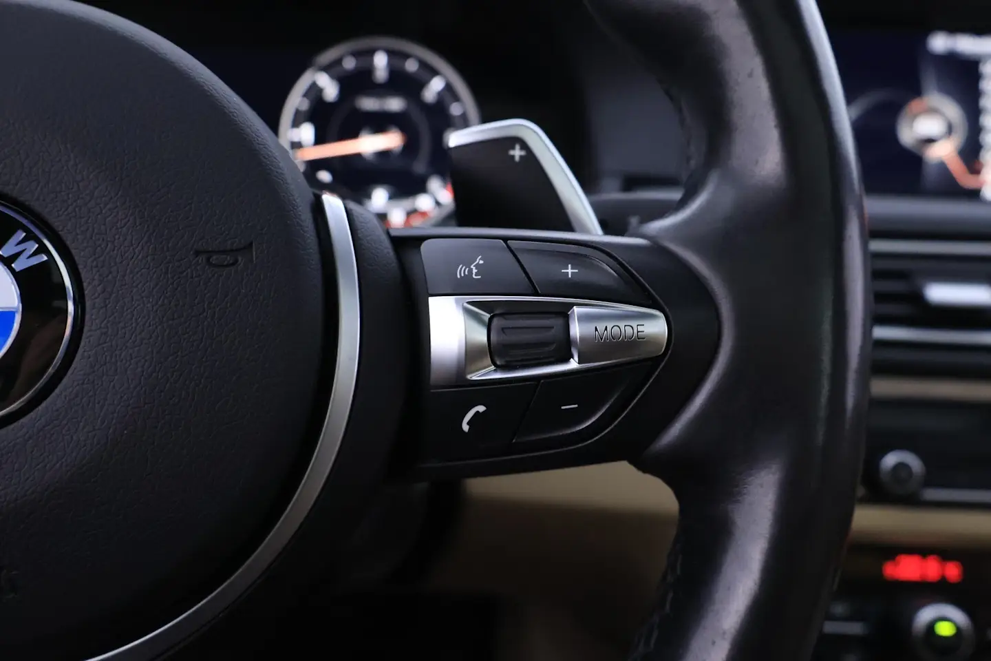 Car Image - 4ADxpjE6s96v1gNDWMPL08