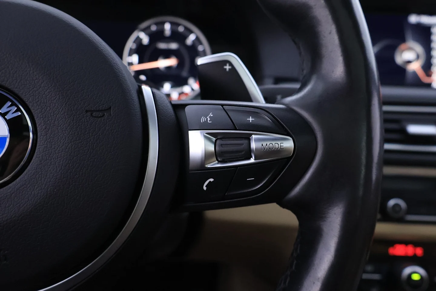 Car Image - 4ADxpjE6s96v1gNDWMPL08