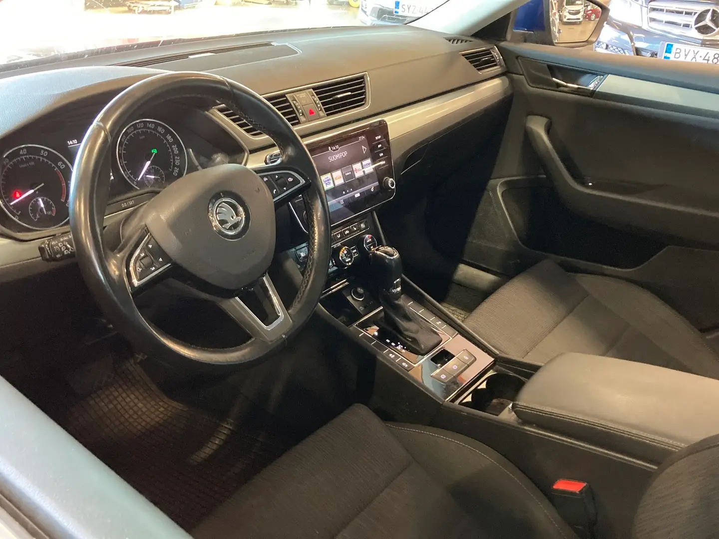 Car Image - 3pMDtqbL1vTjAJqYE414xb
