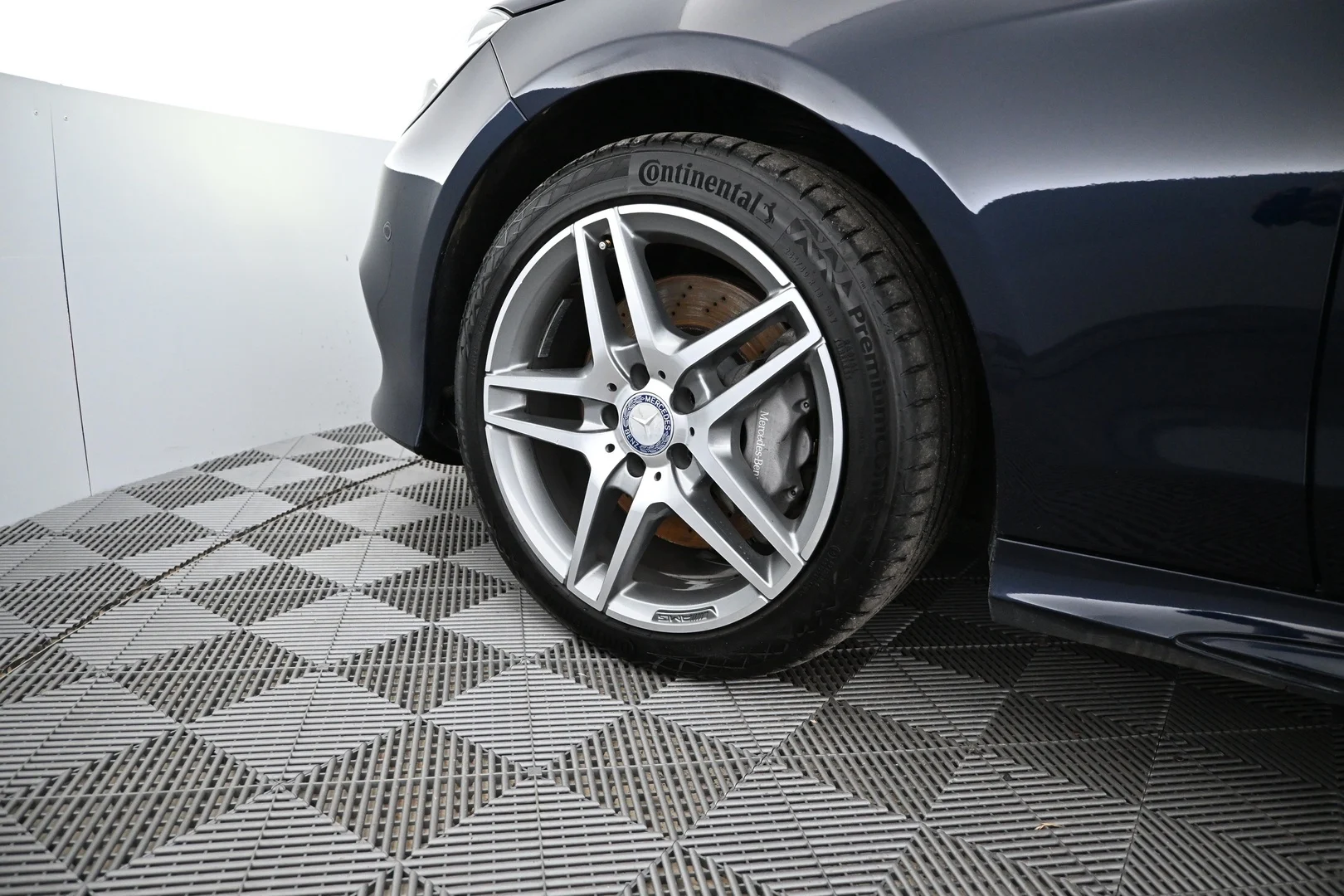 Car Image - 4Q6X8glInD3tE3VRf6hC4m
