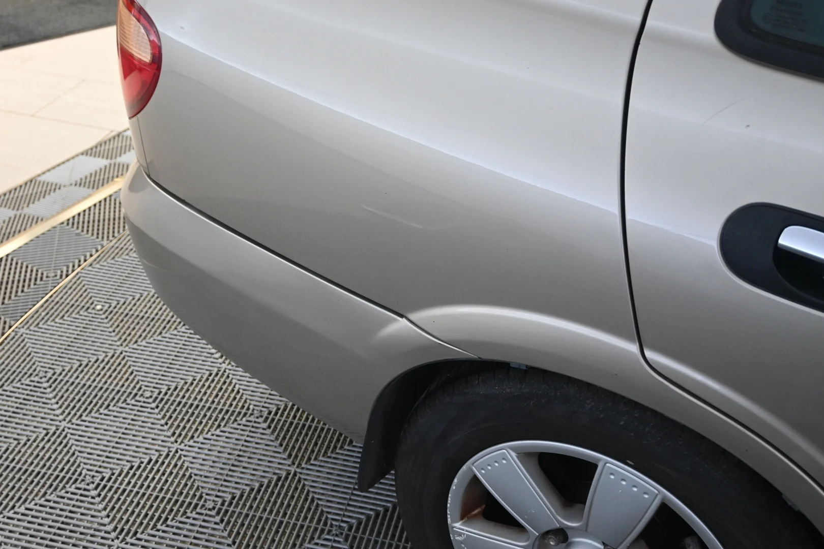 Car Image - 4byQPx40WCmW6TvMeo6dXy