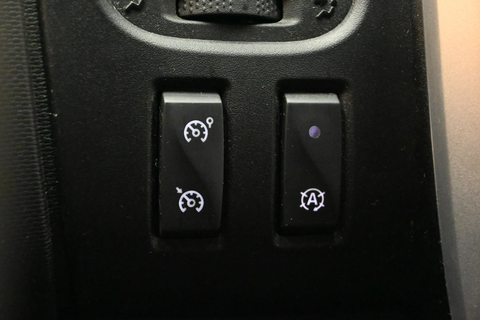 Car Image - JQGyZjqPcmR3xtw9IUw6N