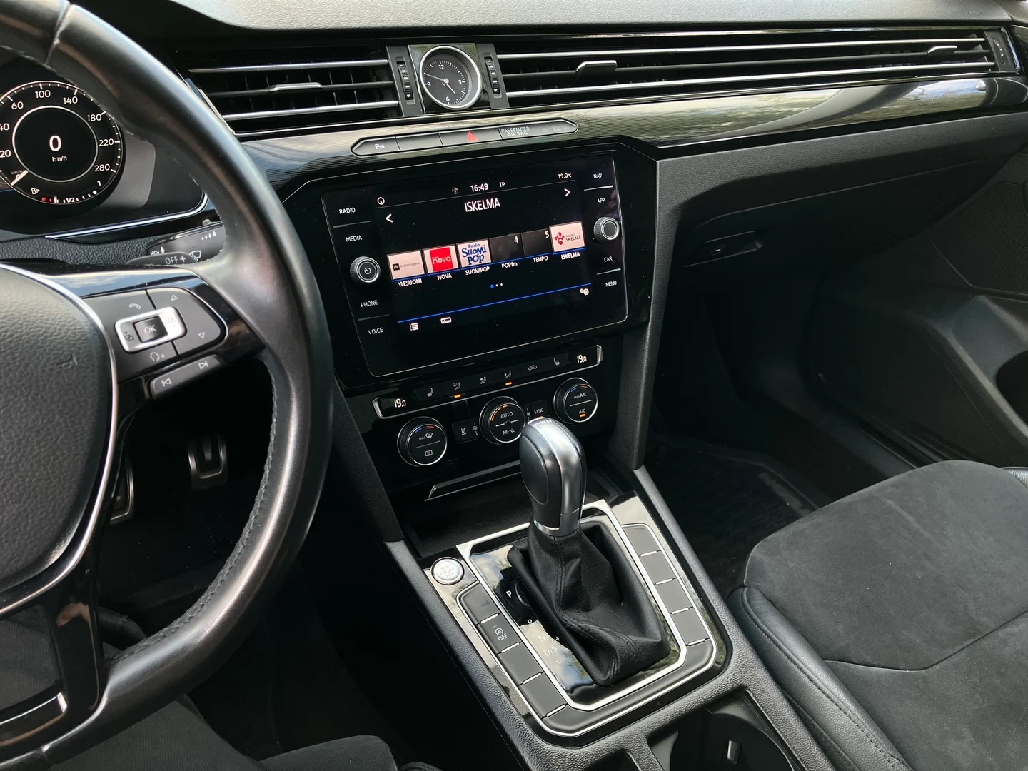 Car Image - 2uSetRmLrhgu4jQWtjDbEV