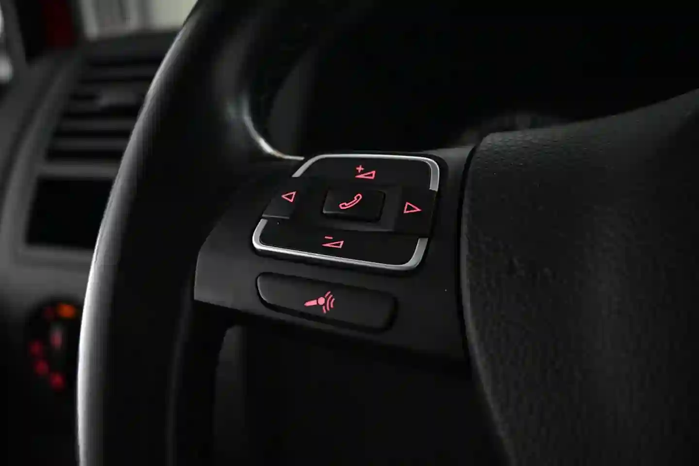 Car Image - 3WS4Wj1lEYAiSHWXS6gi83