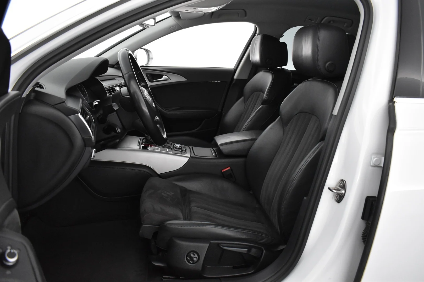 Car Image - s3t8kQRC9e63L09X03sxk