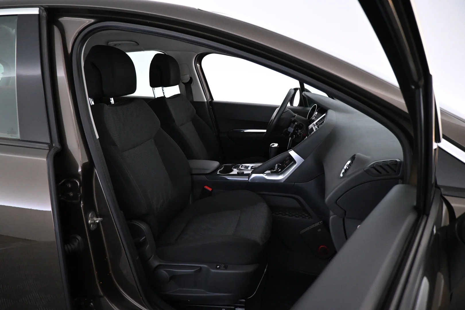 Car Image - 49luV5MdmvvogJkmLwV3ST