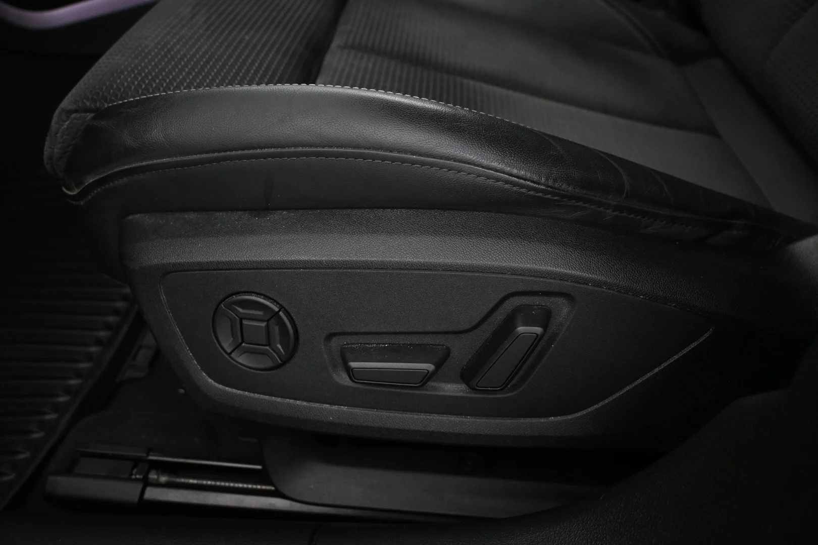 Car Image - 3p61YqqxrFykCHFbU9en6H