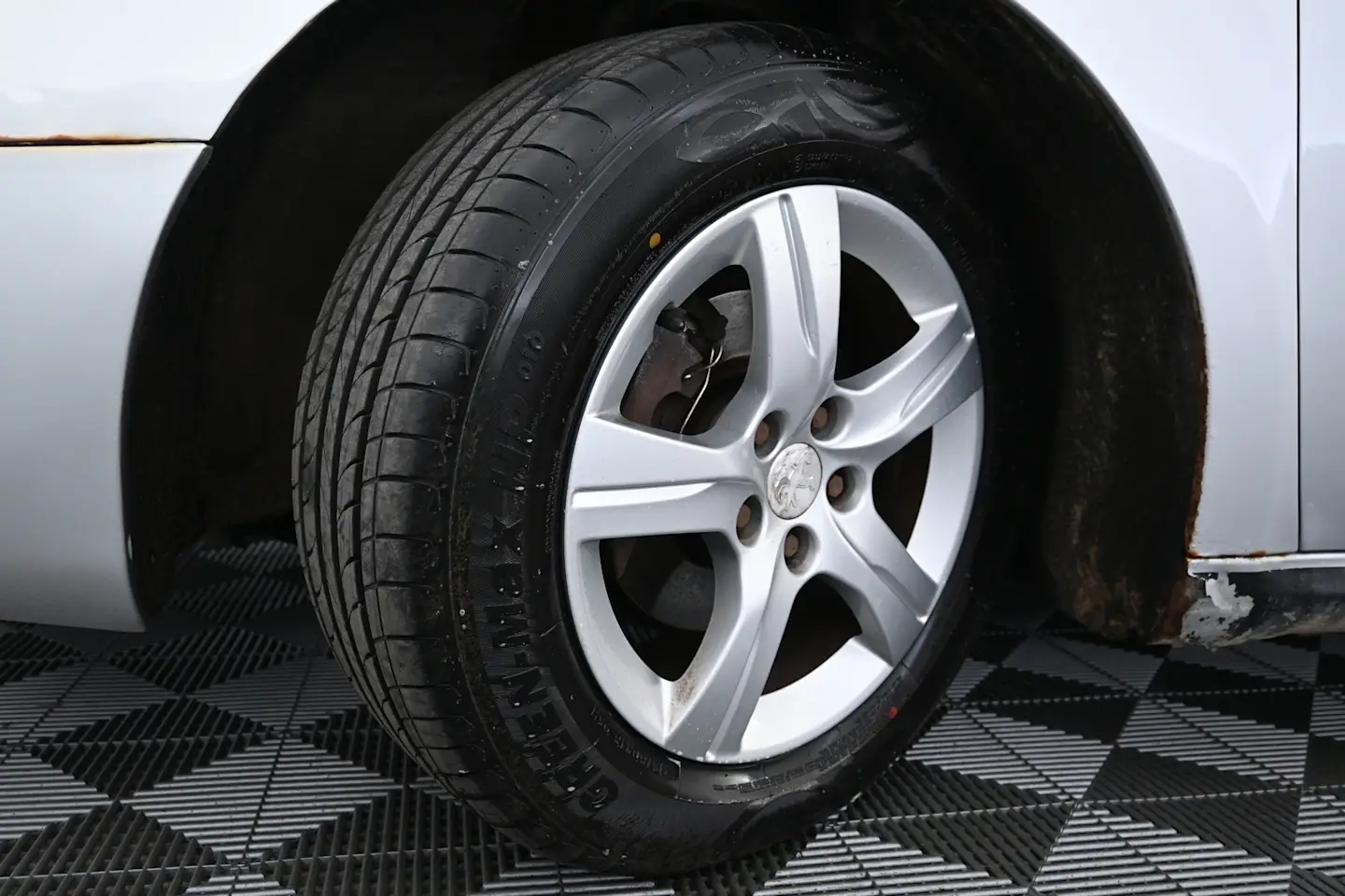 Car Image - 3SHUZgE2GqUVEtihABZdkQ